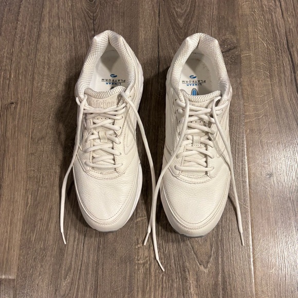 Brooks Men's Addiction Walker Lace-Up Shoes White Leather size 11.5 Dad Shoes - Picture 9 of 15